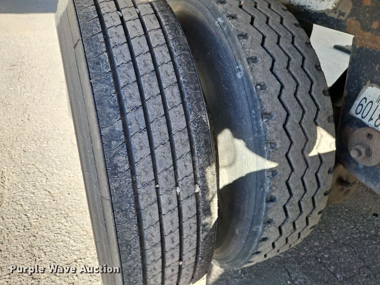 image for item DN7158 2005 Utility VS2RA  refrigerated van trailer