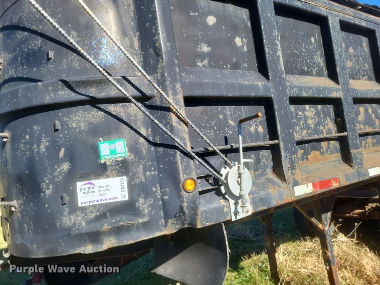 image for item DO4769 1987 Hilbilt  end dump trailer