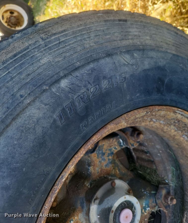 image for item DO4769 1987 Hilbilt  end dump trailer