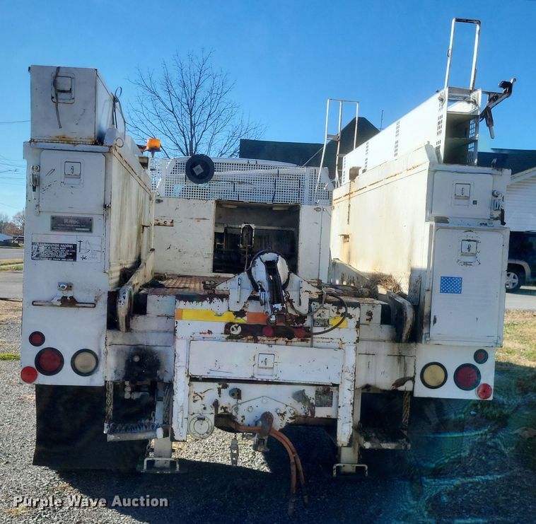 image for item DO4772 2000 Chevrolet C7500 utility / service truck