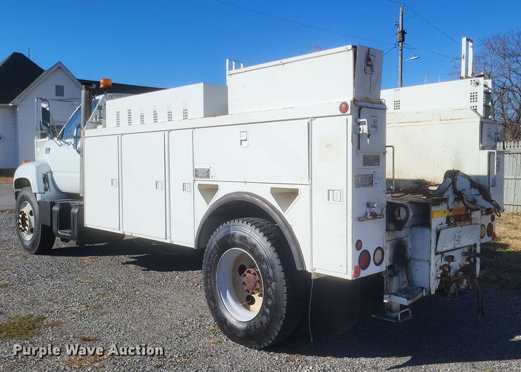 image for item DO4772 2000 Chevrolet C7500 utility / service truck