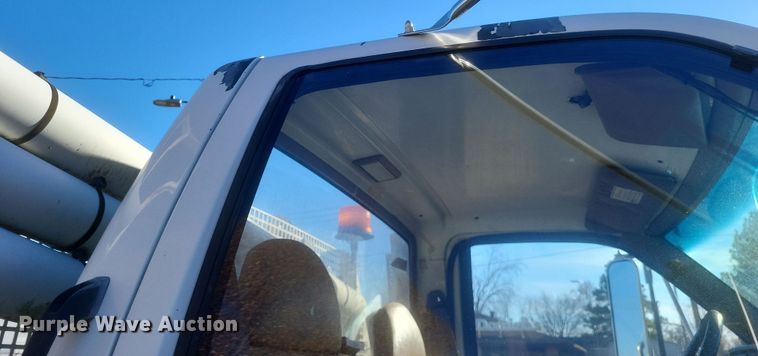 image for item DO4772 2000 Chevrolet C7500 utility / service truck