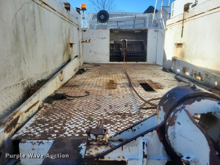 image for item DO4772 2000 Chevrolet C7500 utility / service truck