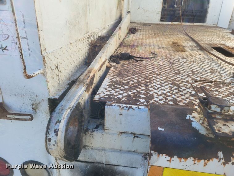 image for item DO4772 2000 Chevrolet C7500 utility / service truck