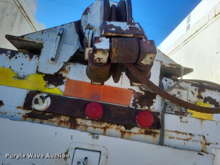 image for item DO4772 2000 Chevrolet C7500 utility / service truck