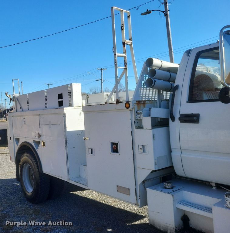 image for item DO4772 2000 Chevrolet C7500 utility / service truck