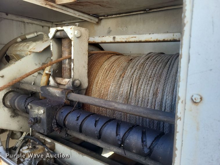 image for item DO4772 2000 Chevrolet C7500 utility / service truck