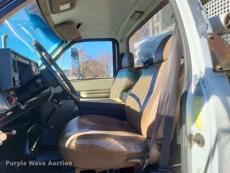 image for item DO4772 2000 Chevrolet C7500 utility / service truck