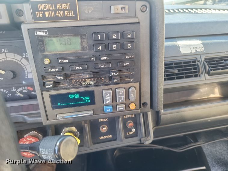 image for item DO4772 2000 Chevrolet C7500 utility / service truck