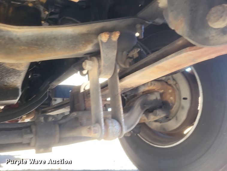 image for item DO4772 2000 Chevrolet C7500 utility / service truck