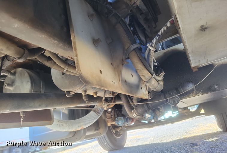 image for item DO4772 2000 Chevrolet C7500 utility / service truck