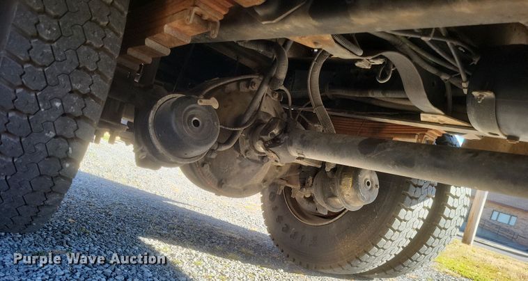 image for item DO4772 2000 Chevrolet C7500 utility / service truck