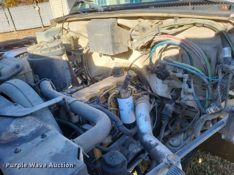 image for item DO4772 2000 Chevrolet C7500 utility / service truck