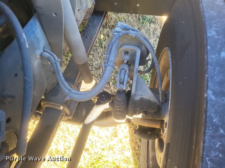 image for item DO4772 2000 Chevrolet C7500 utility / service truck