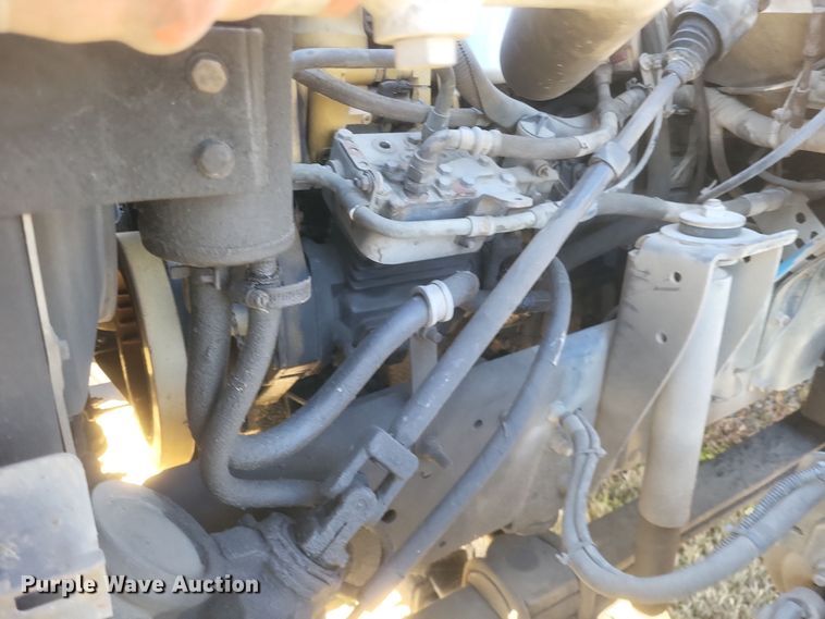 image for item DO4772 2000 Chevrolet C7500 utility / service truck