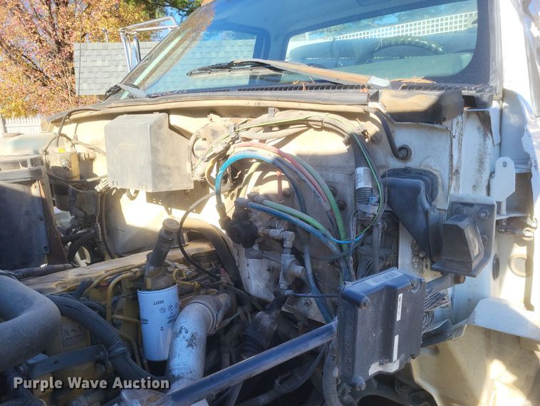 image for item DO4772 2000 Chevrolet C7500 utility / service truck