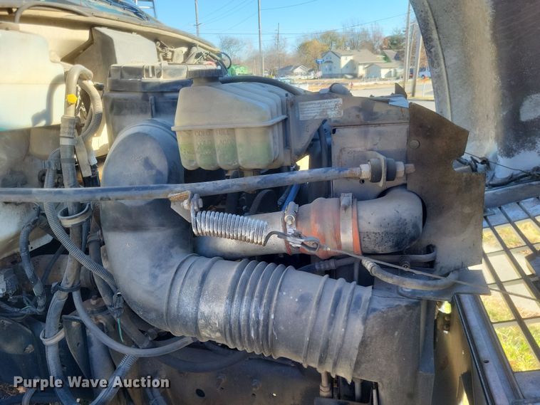 image for item DO4772 2000 Chevrolet C7500 utility / service truck