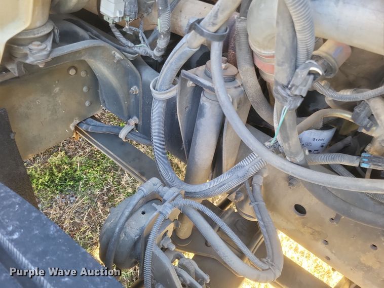 image for item DO4772 2000 Chevrolet C7500 utility / service truck