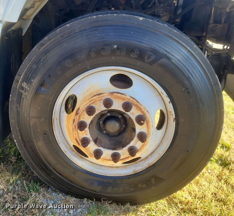 image for item DO4772 2000 Chevrolet C7500 utility / service truck