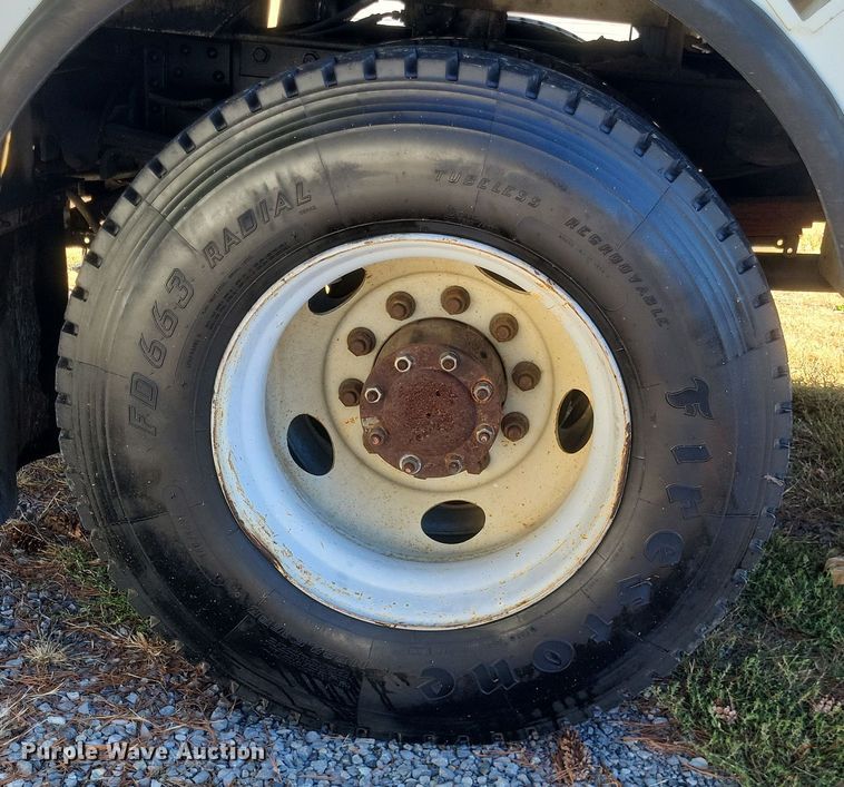 image for item DO4772 2000 Chevrolet C7500 utility / service truck