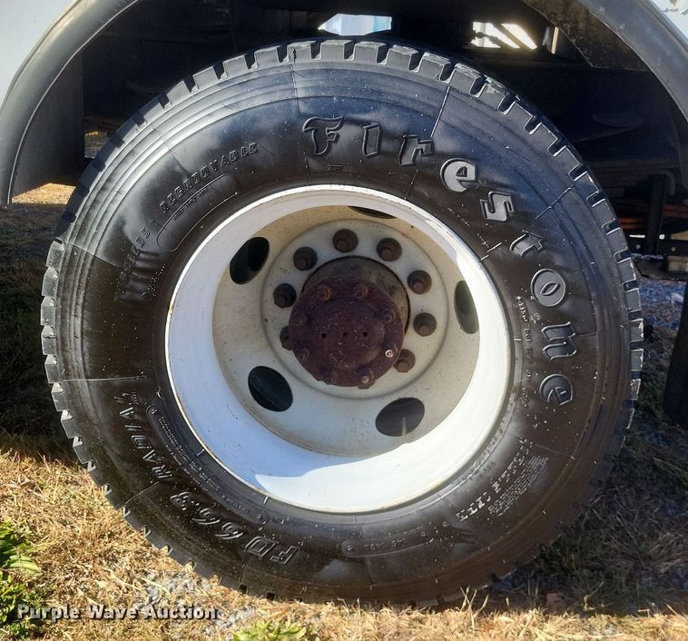 image for item DO4772 2000 Chevrolet C7500 utility / service truck