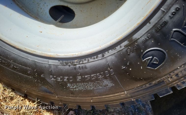 image for item DO4772 2000 Chevrolet C7500 utility / service truck