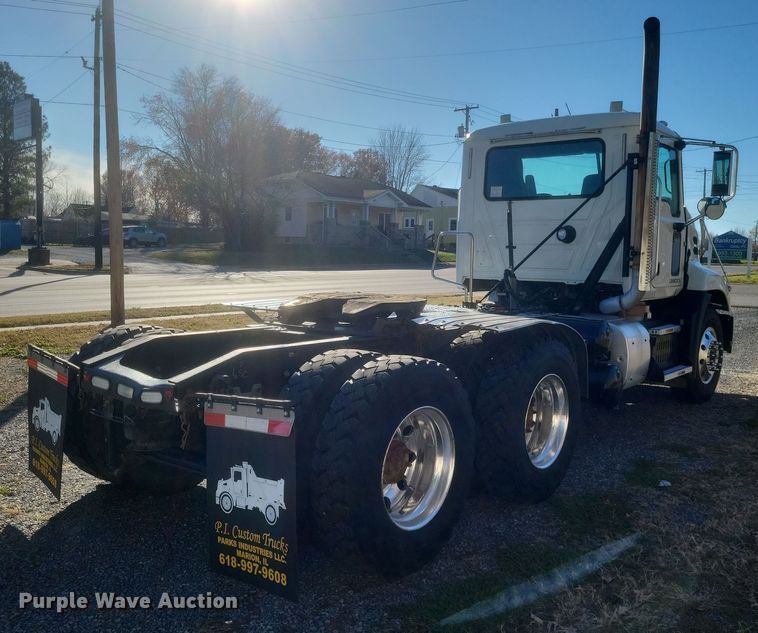 image for item DO4773 2016 Mack CXU613  semi truck