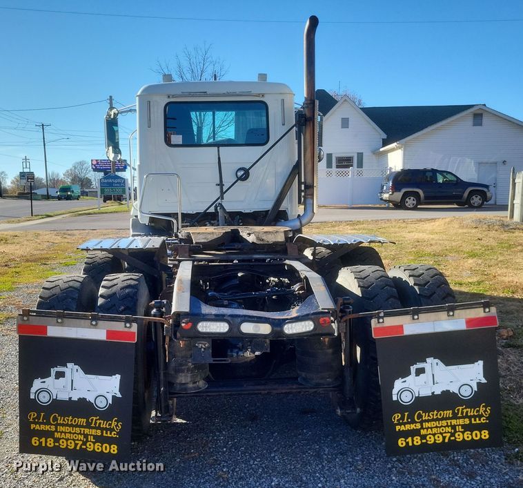 image for item DO4773 2016 Mack CXU613  semi truck