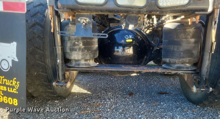 image for item DO4773 2016 Mack CXU613  semi truck