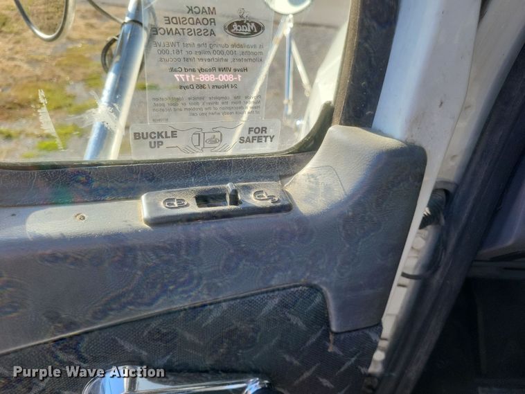 image for item DO4773 2016 Mack CXU613  semi truck