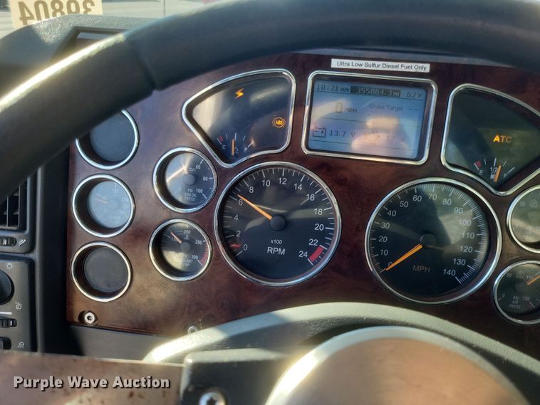 image for item DO4773 2016 Mack CXU613  semi truck