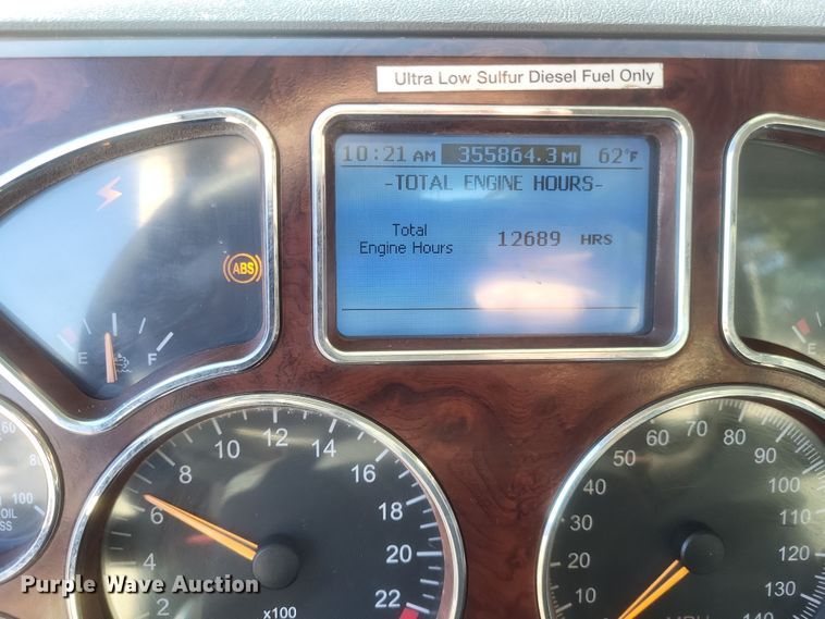 image for item DO4773 2016 Mack CXU613  semi truck