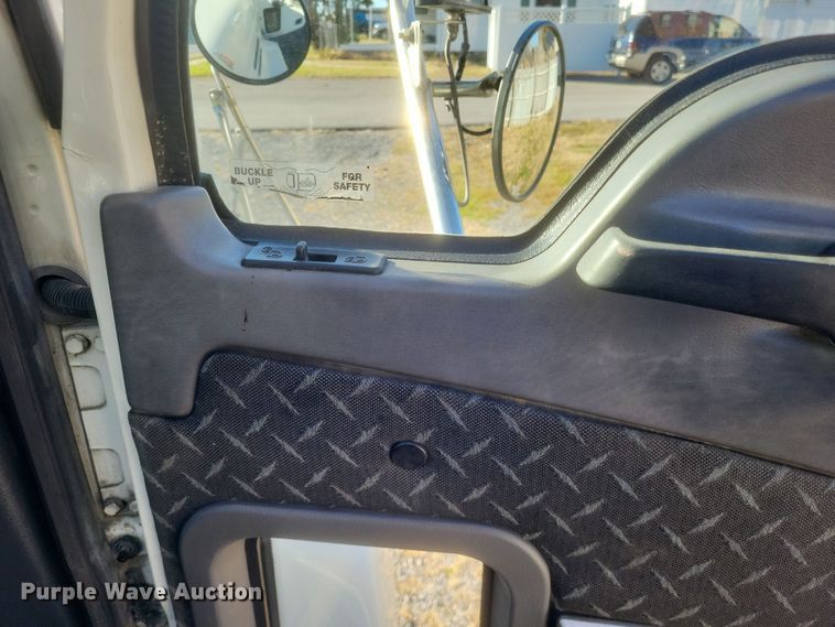 image for item DO4773 2016 Mack CXU613  semi truck