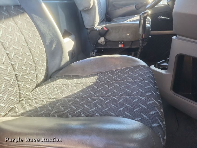 image for item DO4773 2016 Mack CXU613  semi truck