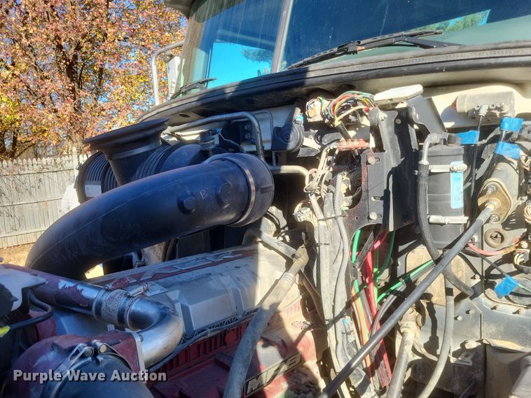 image for item DO4773 2016 Mack CXU613  semi truck