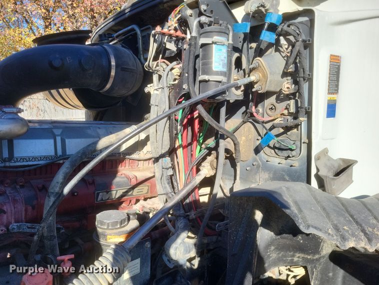 image for item DO4773 2016 Mack CXU613  semi truck