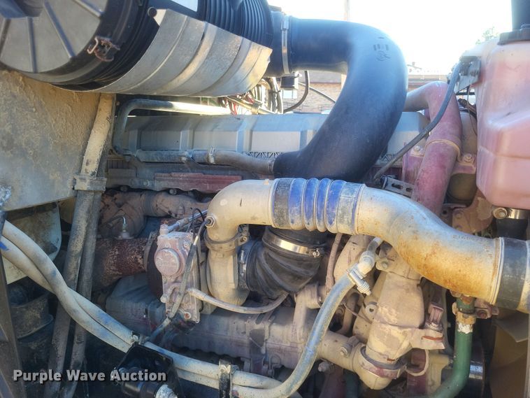 image for item DO4773 2016 Mack CXU613  semi truck