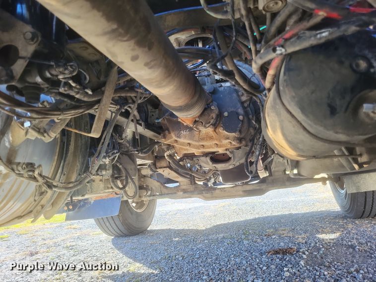 image for item DO4773 2016 Mack CXU613  semi truck