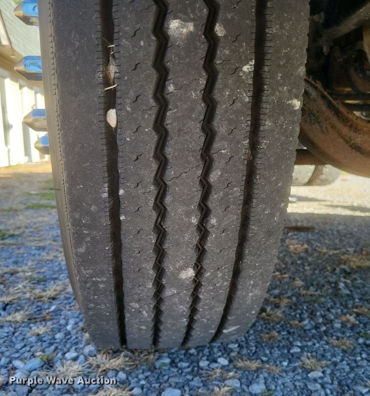 image for item DO4773 2016 Mack CXU613  semi truck