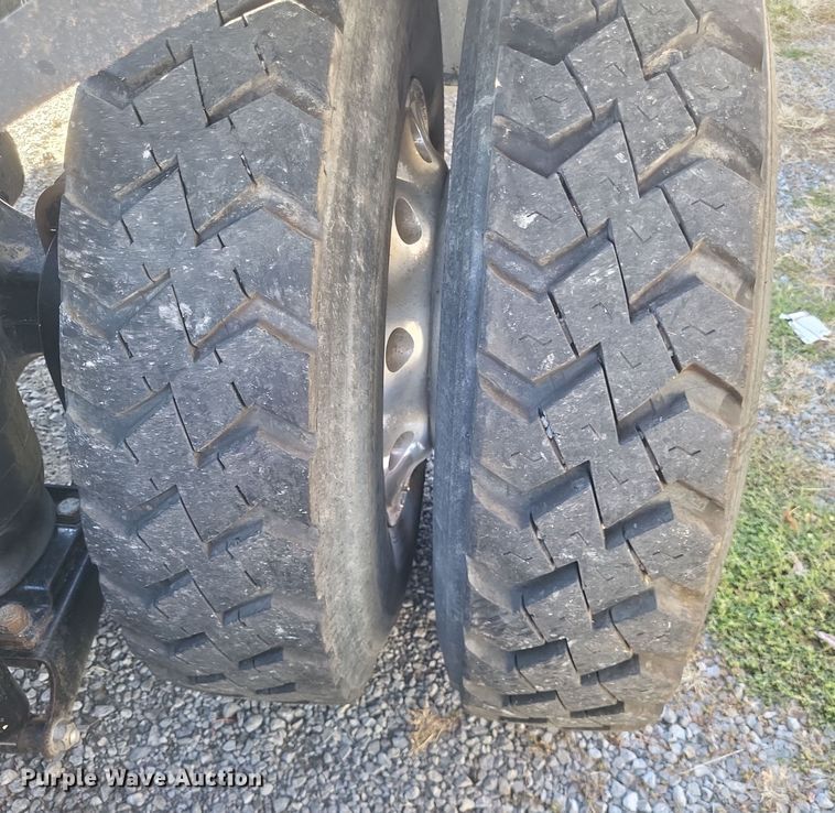 image for item DO4773 2016 Mack CXU613  semi truck