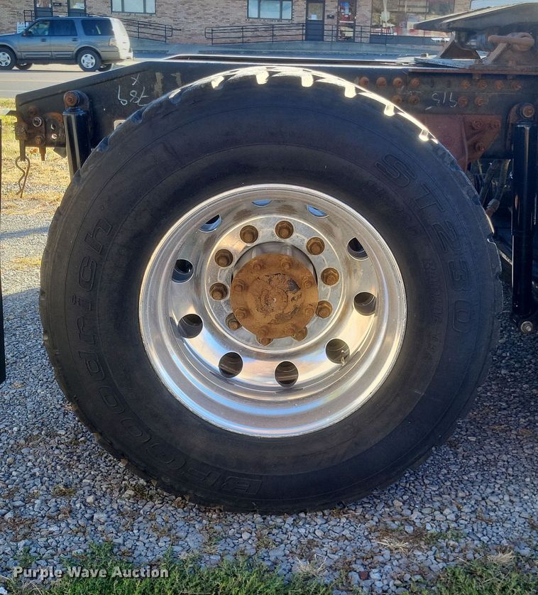 image for item DO4773 2016 Mack CXU613  semi truck