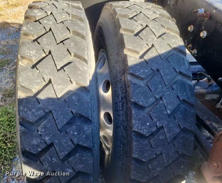 image for item DO4773 2016 Mack CXU613  semi truck