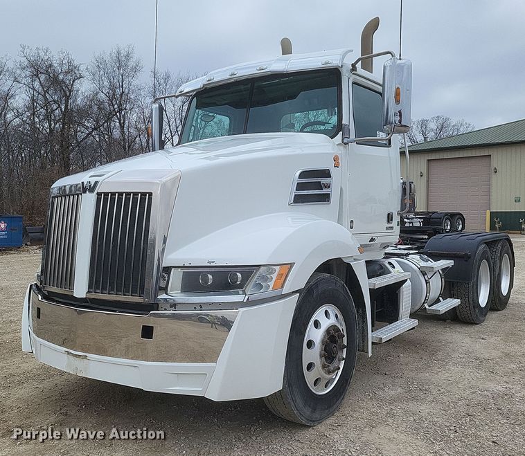 image for item DO4778 2016 Western Star 5700XE  semi truck