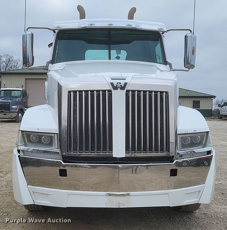image for item DO4778 2016 Western Star 5700XE  semi truck