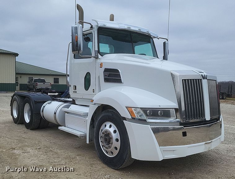 image for item DO4778 2016 Western Star 5700XE  semi truck