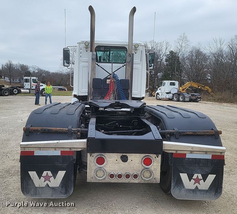 image for item DO4778 2016 Western Star 5700XE  semi truck