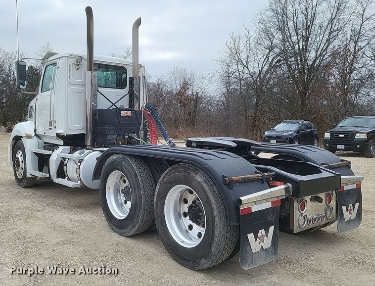 image for item DO4778 2016 Western Star 5700XE  semi truck