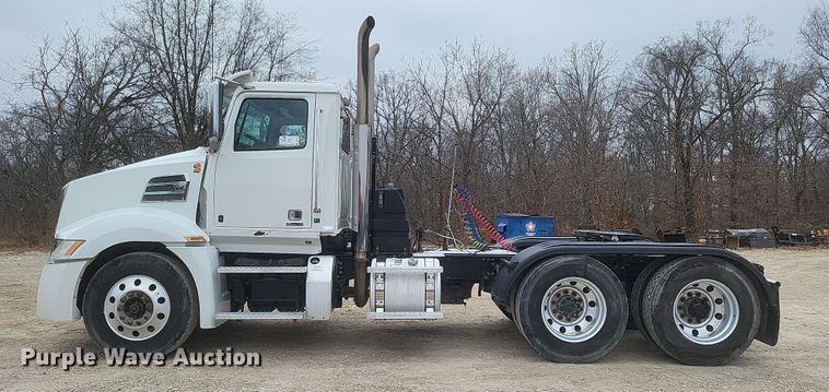 image for item DO4778 2016 Western Star 5700XE  semi truck