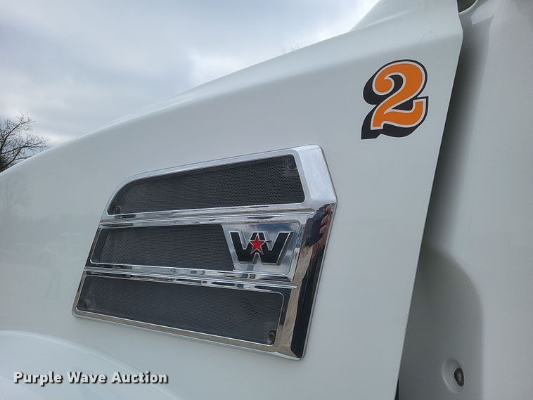 image for item DO4778 2016 Western Star 5700XE  semi truck
