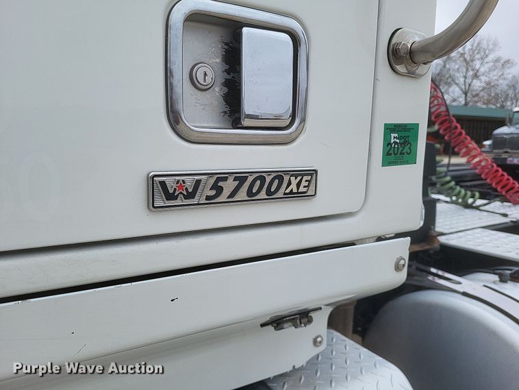image for item DO4778 2016 Western Star 5700XE  semi truck